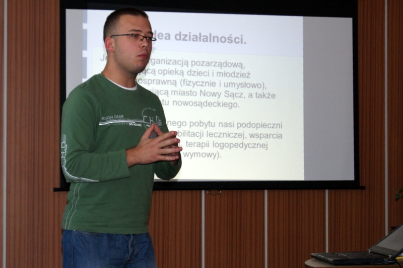 Kamil opowiada o sytuacji osób niepełnosprawnych w Polsce